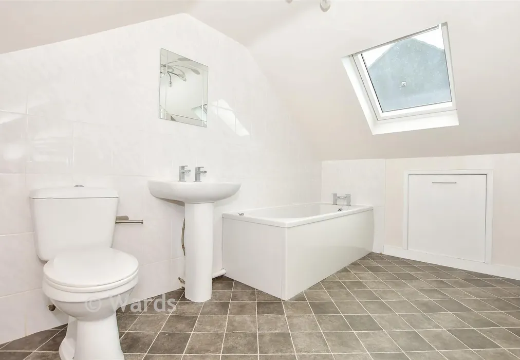 Bathroom - Sutton Road, Maidstone, Kent - Wards of Kent
