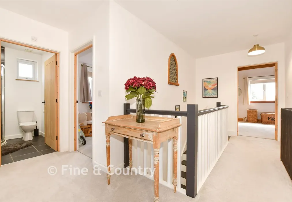 Bedroom 1 - Hilton Road, Cowes, Isle of Wight - Wards of Kent