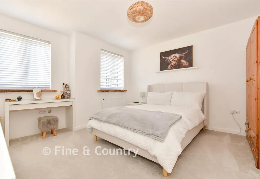 Bedroom 2 - Hilton Road, Cowes, Isle of Wight - Wards of Kent