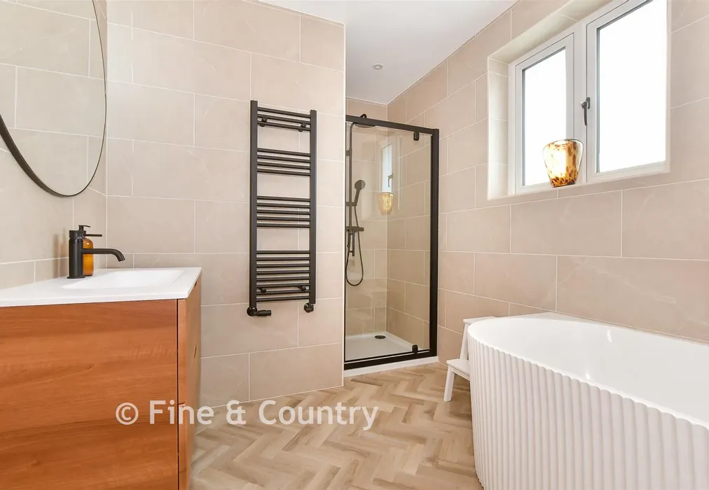 Internal Lifestyle Photograph - Hilton Road, Cowes, Isle of Wight - Wards of Kent