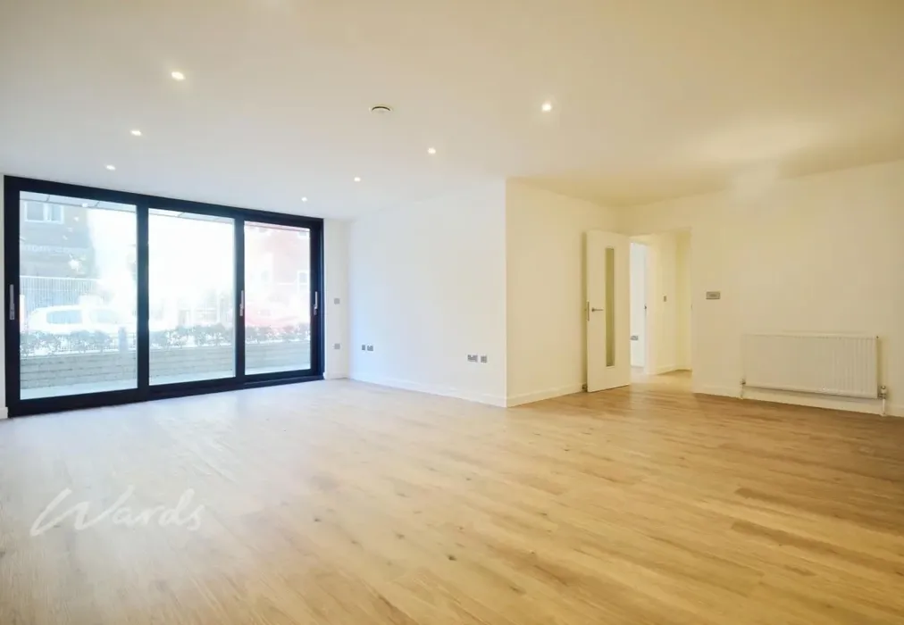 Emin 14 open plan... - Gallery Walk Margate CT9 - Wards of Kent