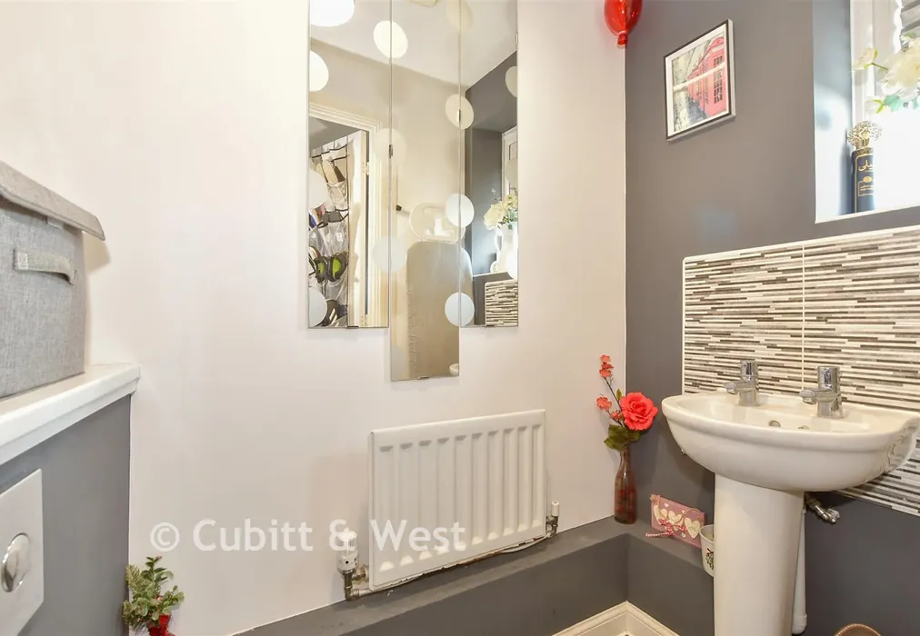 Internal Feature - Meaden Way, Felpham, Bognor Regis, West Sussex - Wards of Kent