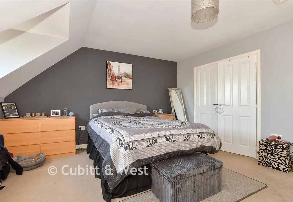 Bedroom 1 - Meaden Way, Felpham, Bognor Regis, West Sussex - Wards of Kent