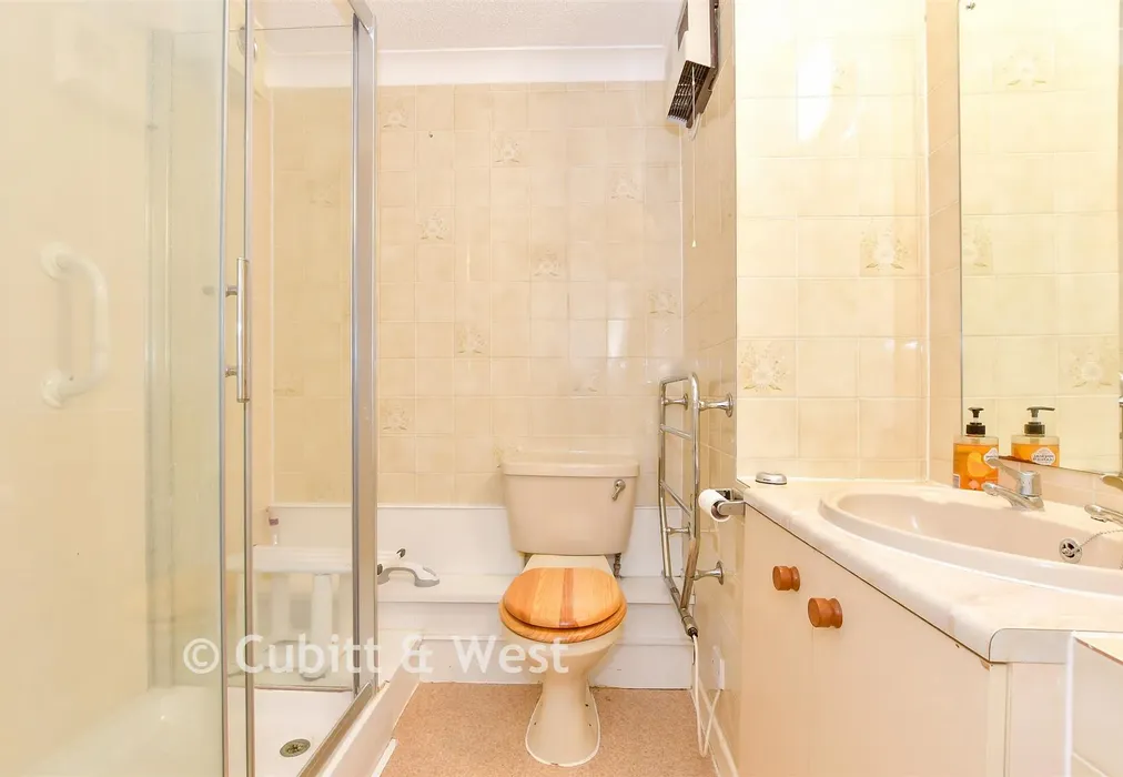 Shower Room - Clarence Parade, Southsea, Hampshire - Wards of Kent
