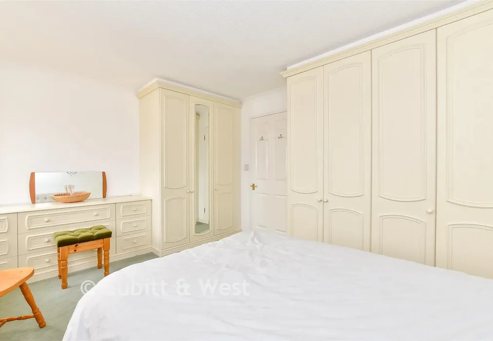 Bedroom - Clarence Parade, Southsea, Hampshire - Wards of Kent