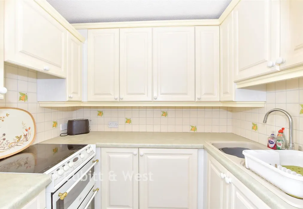 Kitchen - Clarence Parade, Southsea, Hampshire - Wards of Kent