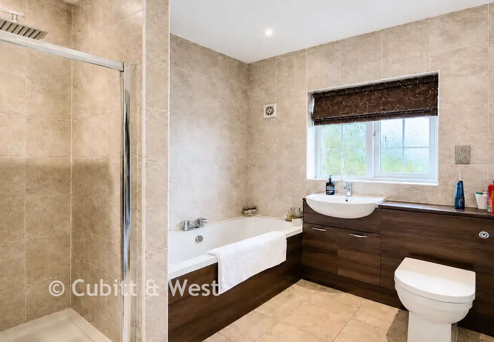 Ensuite Bathroom - Gundreda Road, Lewes, East Sussex - Wards of Kent
