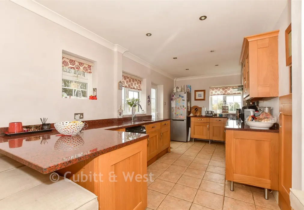 Kitchen - Gundreda Road, Lewes, East Sussex - Wards of Kent