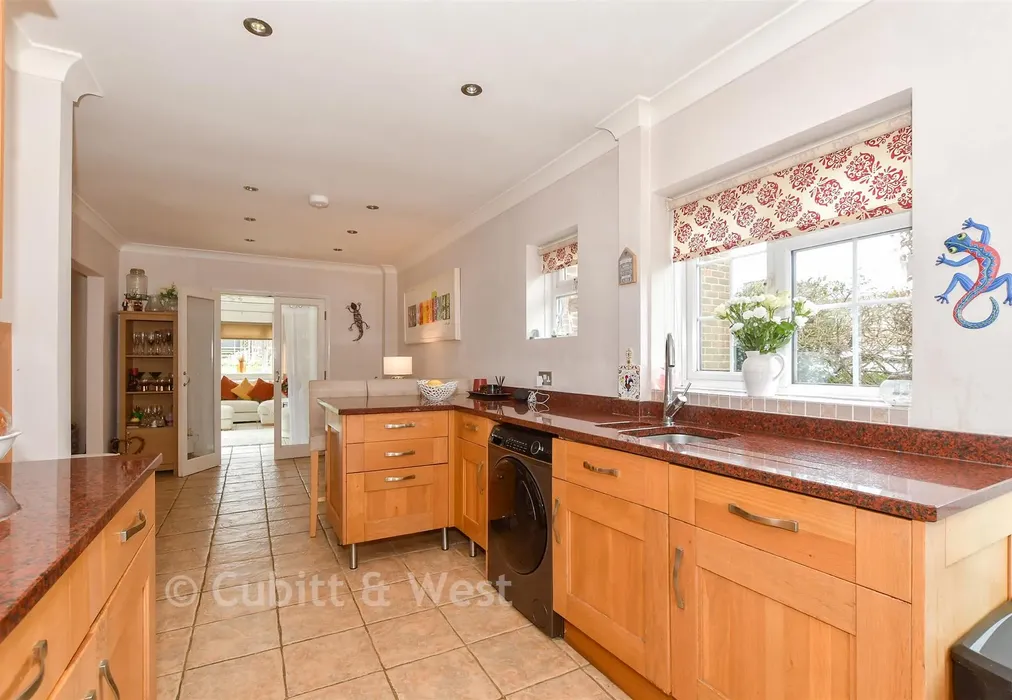 Kitchen - Gundreda Road, Lewes, East Sussex - Wards of Kent