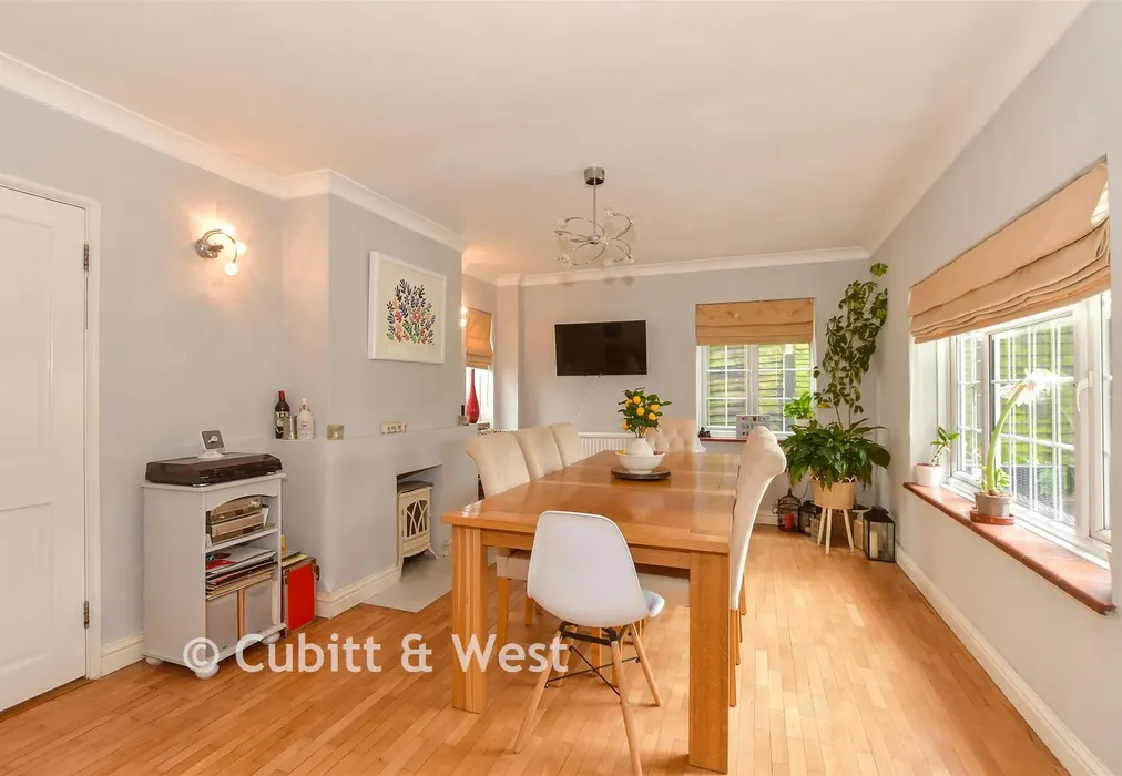 Kitchen - Gundreda Road, Lewes, East Sussex - Wards of Kent