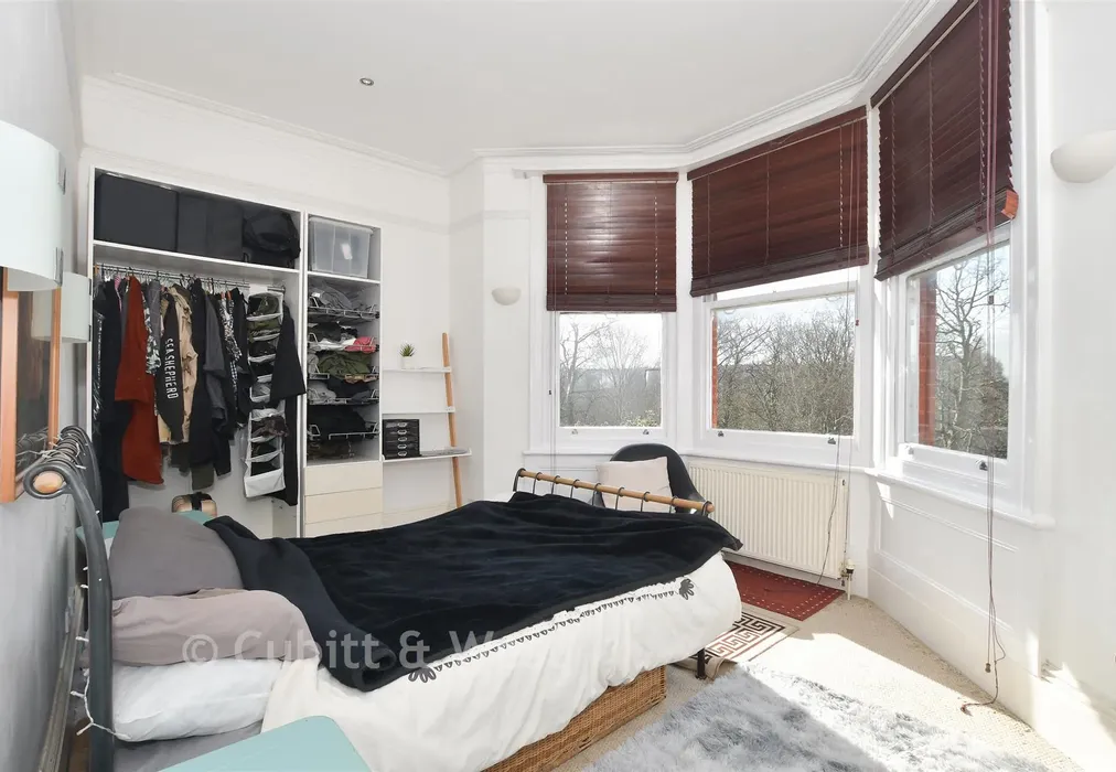 Bedroom 1 - Preston Park Avenue, Brighton, East Sussex - Wards of Kent