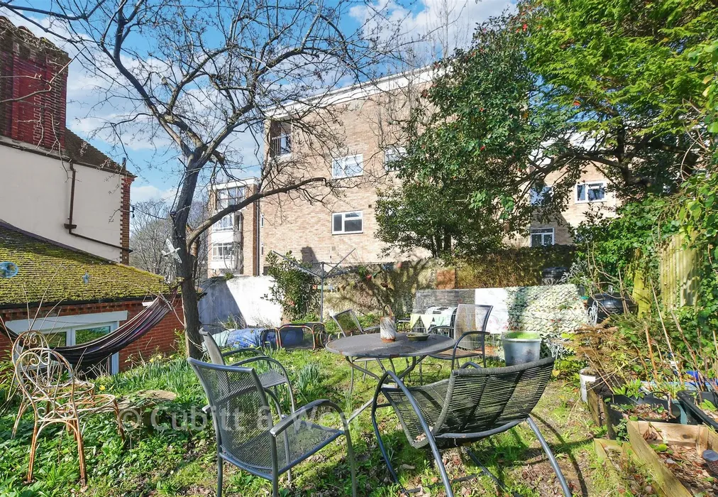 Communal Gardens - Preston Park Avenue, Brighton, East Sussex - Wards of Kent