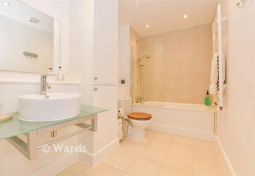 Bathroom - Foreland Heights, Broadstairs, Kent - Wards of Kent