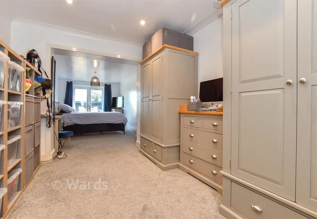 Dressing Area - Valkyrie Avenue, Whitstable, Kent - Wards of Kent