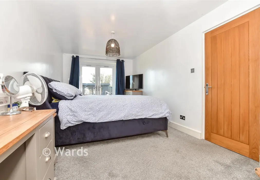 Bedroom 1 - Valkyrie Avenue, Whitstable, Kent - Wards of Kent