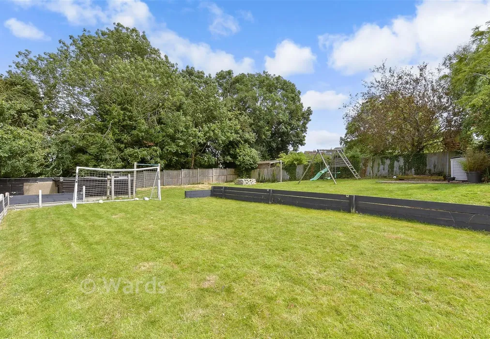 Garden 3 - Valkyrie Avenue, Whitstable, Kent - Wards of Kent