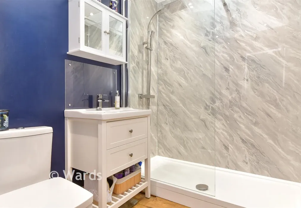 Shower Room - Ferry Lane, Wouldham, Rochester, Kent - Wards of Kent