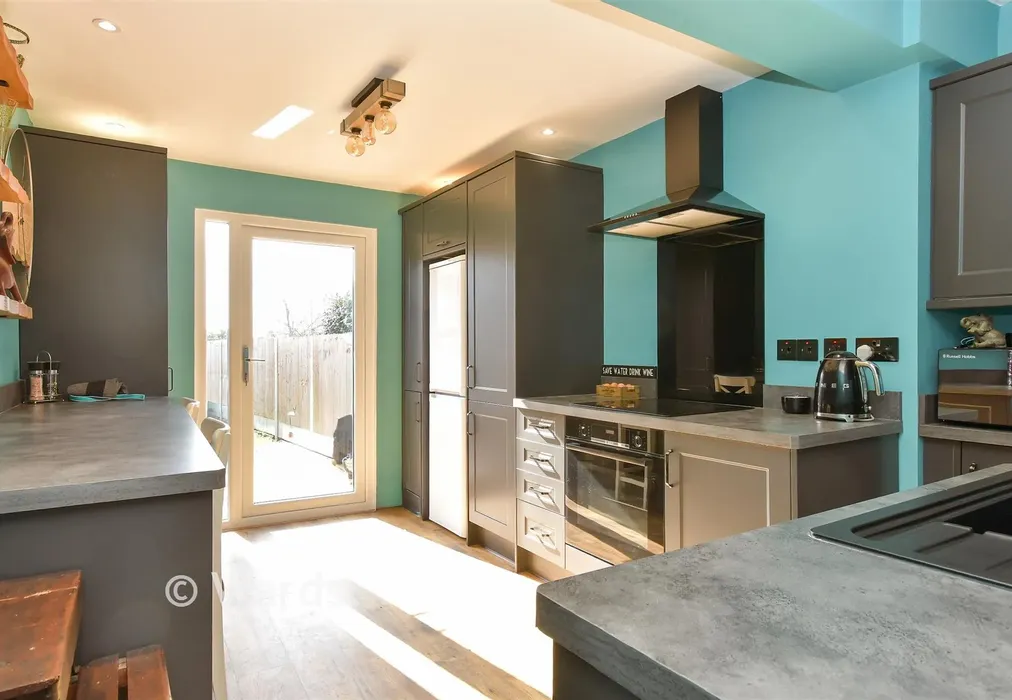 Kitchen - Ferry Lane, Wouldham, Rochester, Kent - Wards of Kent