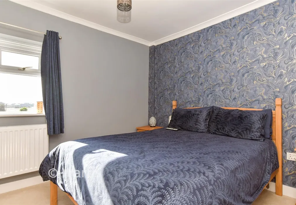 Bedroom 1 - Ferry Lane, Wouldham, Rochester, Kent - Wards of Kent