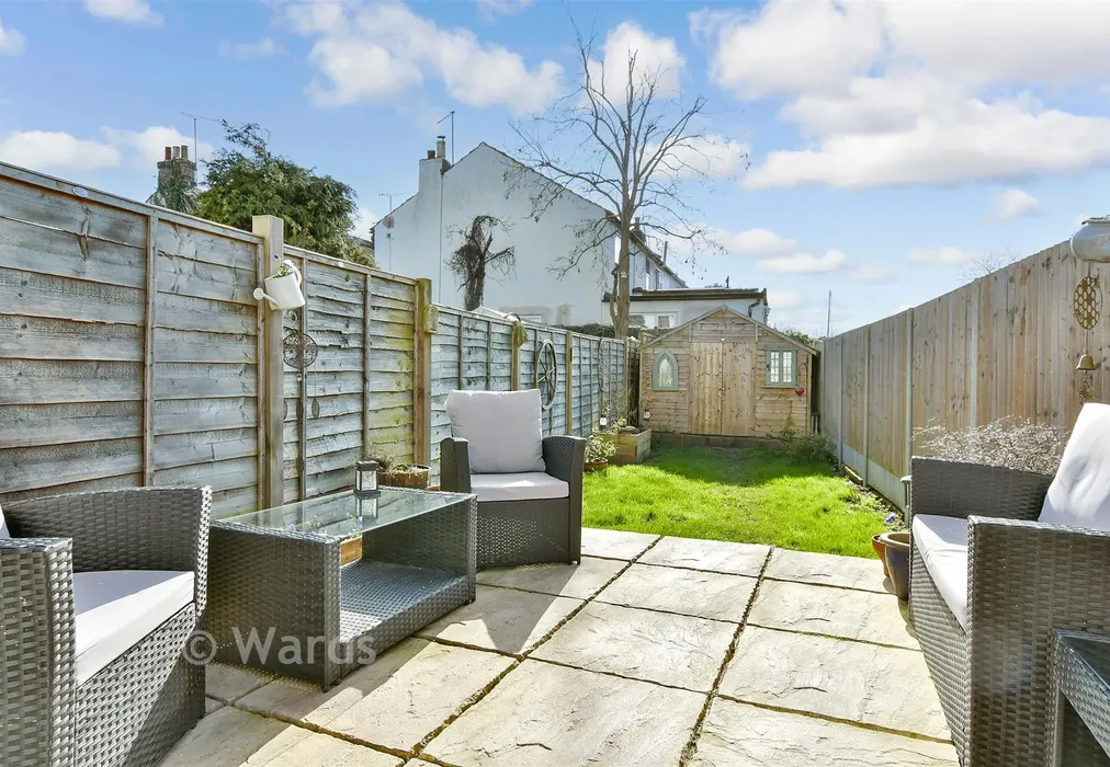 Rear Garden - Ferry Lane, Wouldham, Rochester, Kent - Wards of Kent