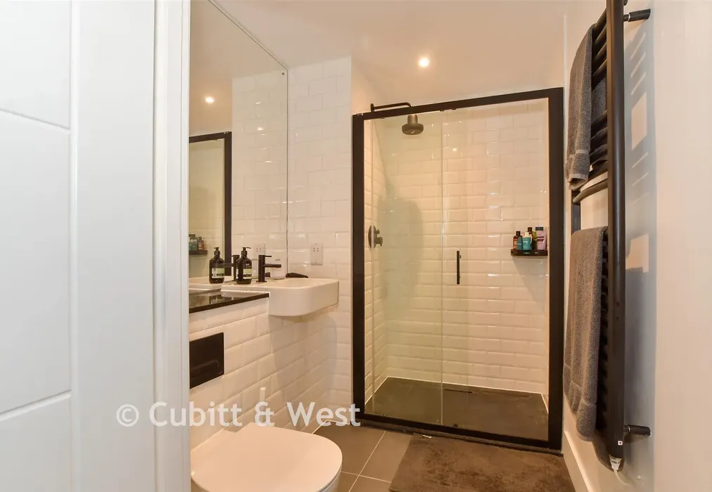 En-Suite Shower Room - The Furlong, Brighton, East Sussex - Wards of Kent