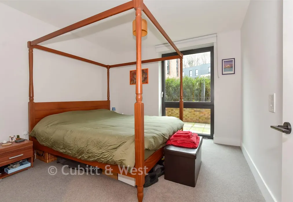 Bedroom 2 - The Furlong, Brighton, East Sussex - Wards of Kent