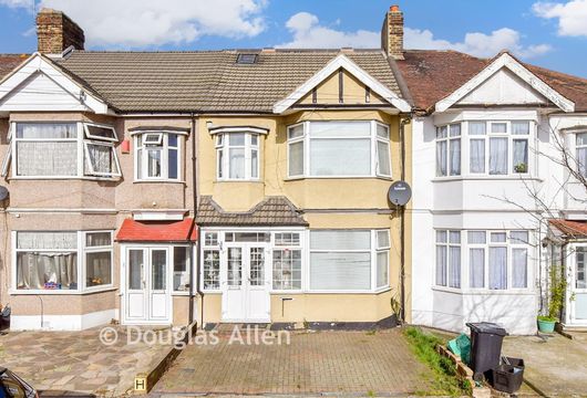 Lyndhurst Gardens, Newbury Park, Ilford, Essex - Wards of Kent