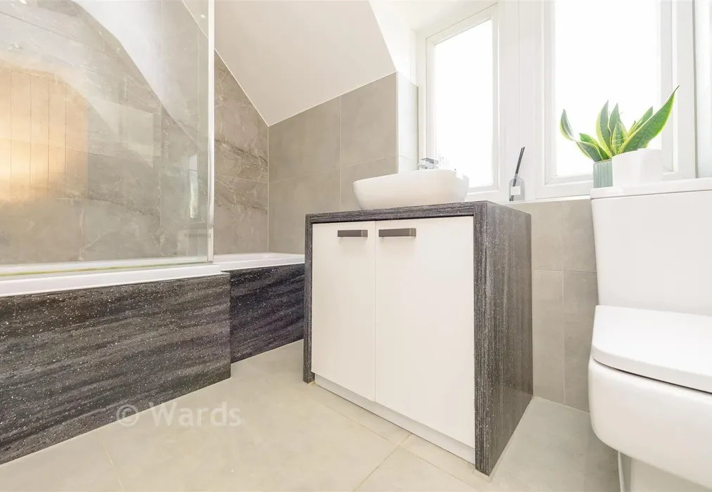 Bathroom - Barnehurst Avenue, Erith, Kent - Wards of Kent