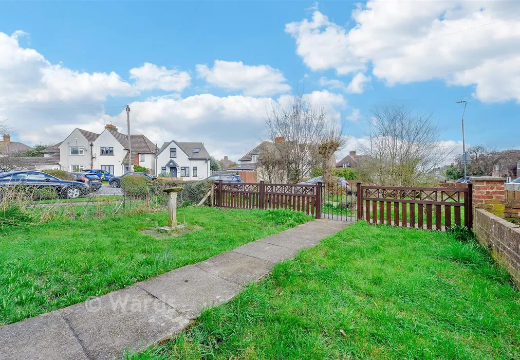 Front Garden - Barnehurst Avenue, Erith, Kent - Wards of Kent