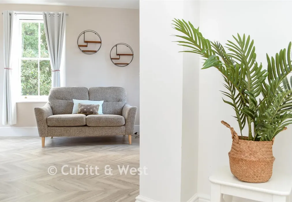 Internal Lifestyle Photograph - Wray Park Road, Reigate, Surrey - Wards of Kent