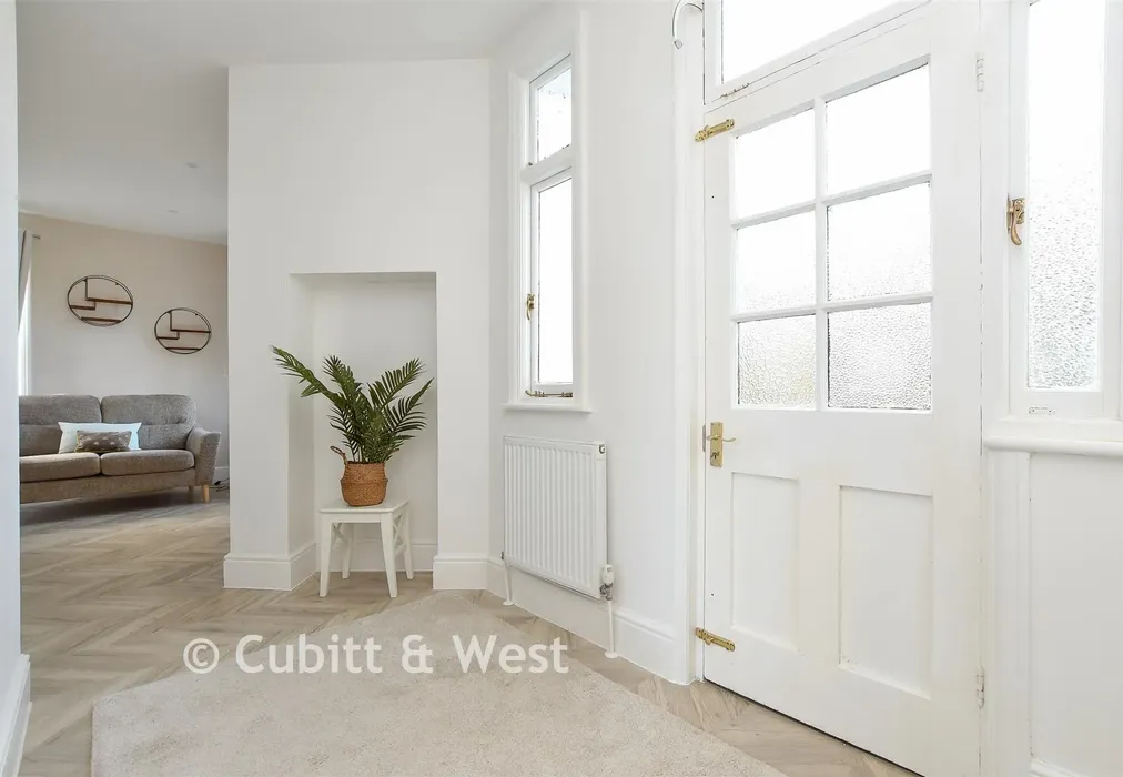 Entrance Hall - Wray Park Road, Reigate, Surrey - Wards of Kent