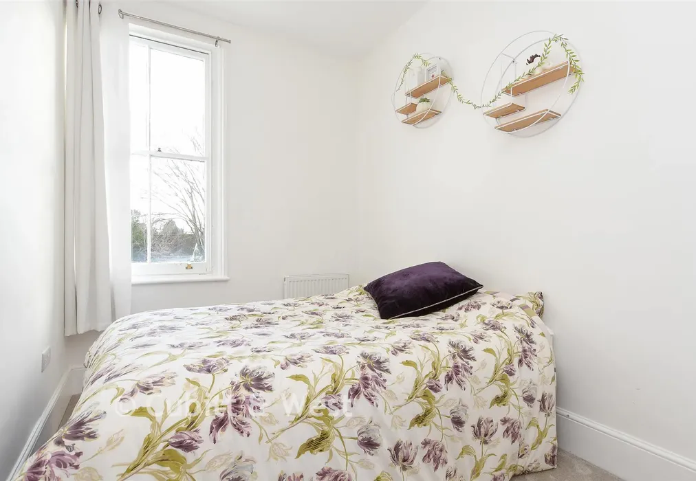 Bedroom - Wray Park Road, Reigate, Surrey - Wards of Kent