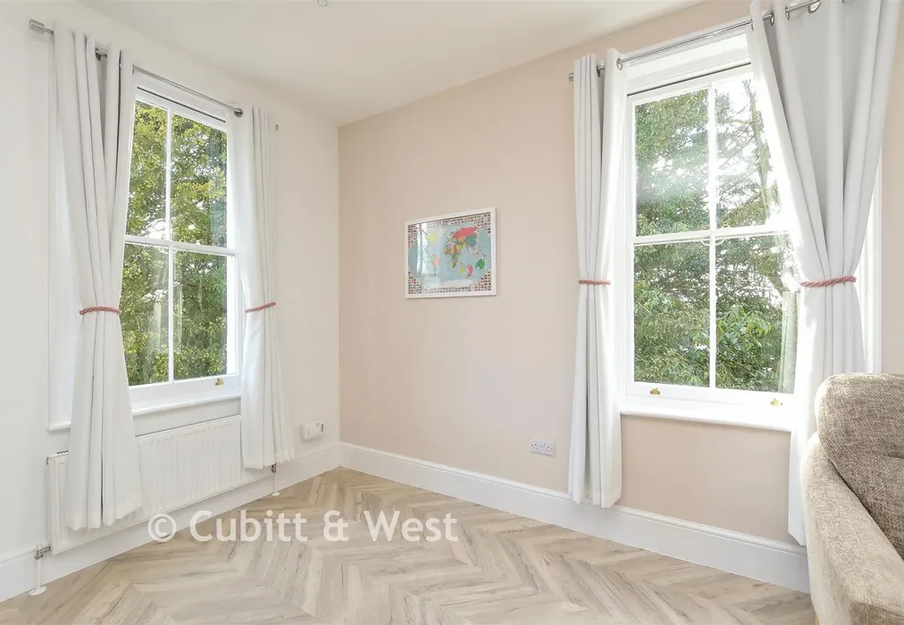 Internal Lifestyle Photograph - Wray Park Road, Reigate, Surrey - Wards of Kent