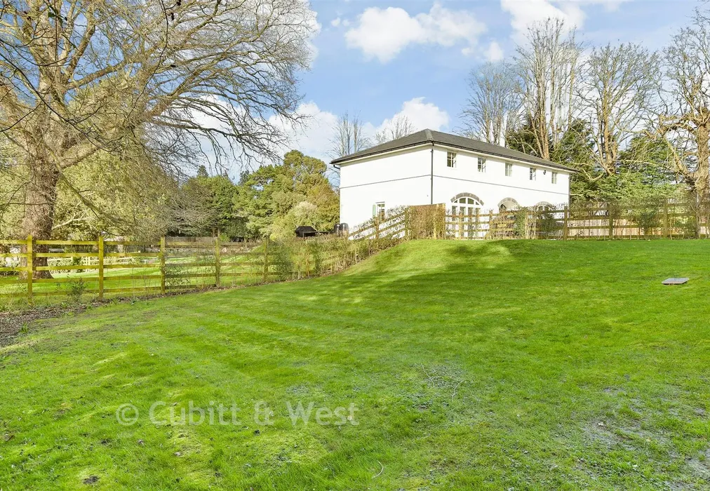Communal Gardens - Wray Park Road, Reigate, Surrey - Wards of Kent