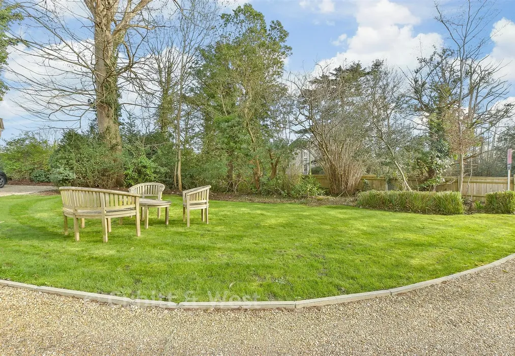 Communal Gardens - Wray Park Road, Reigate, Surrey - Wards of Kent