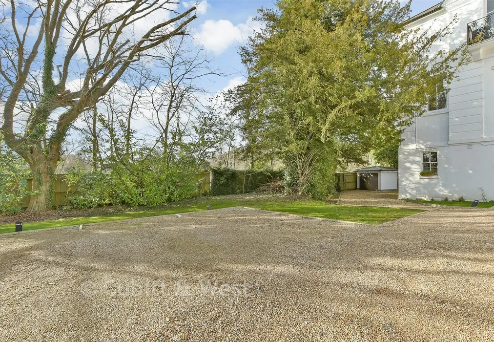Driveway/Parking - Wray Park Road, Reigate, Surrey - Wards of Kent