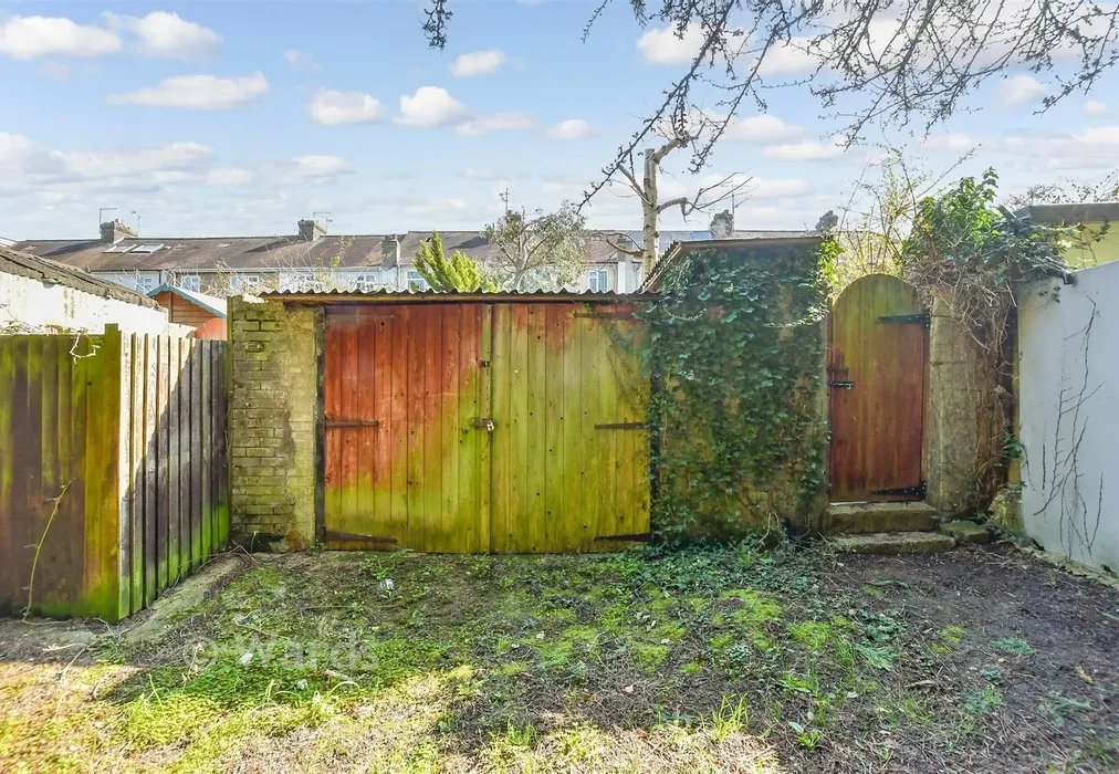 Garage - Woodlands Road, Gillingham, Kent - Wards of Kent