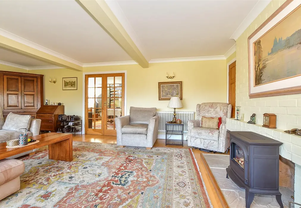 Living Room - High Street, Hartfield, East Sussex - Wards of Kent