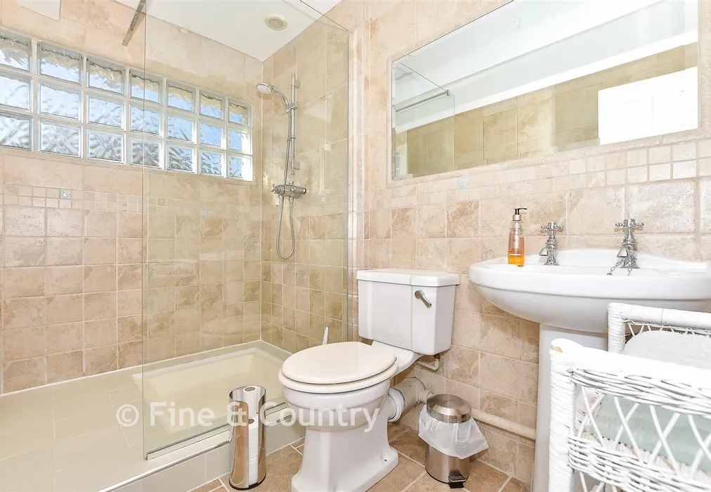 En-Suite Shower Room - High Street, Hartfield, East Sussex - Wards of Kent