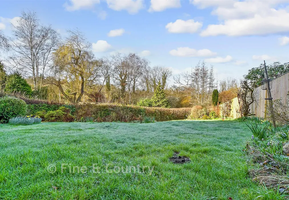 Rear Garden - High Street, Hartfield, East Sussex - Wards of Kent