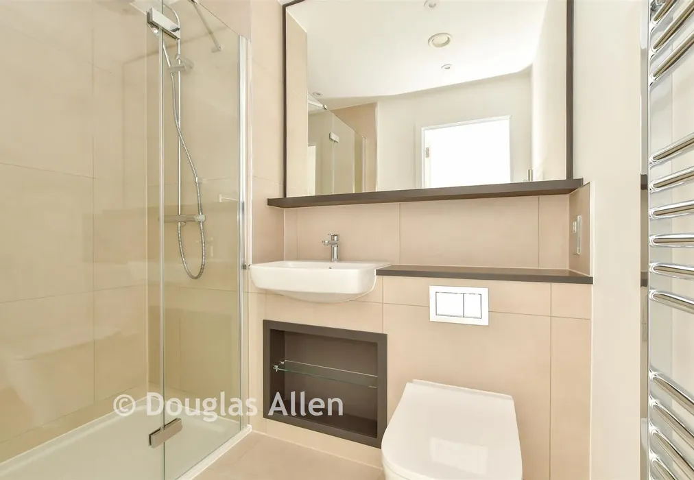En-Suite - Dagenham Green, Kent Avenue, Dagenham, Essex - Wards of Kent