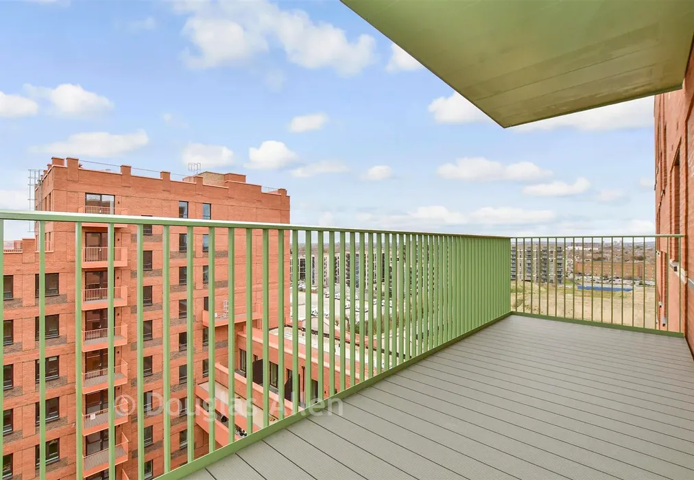 Balcony / Terrace - Dagenham Green, Kent Avenue, Dagenham, Essex - Wards of Kent