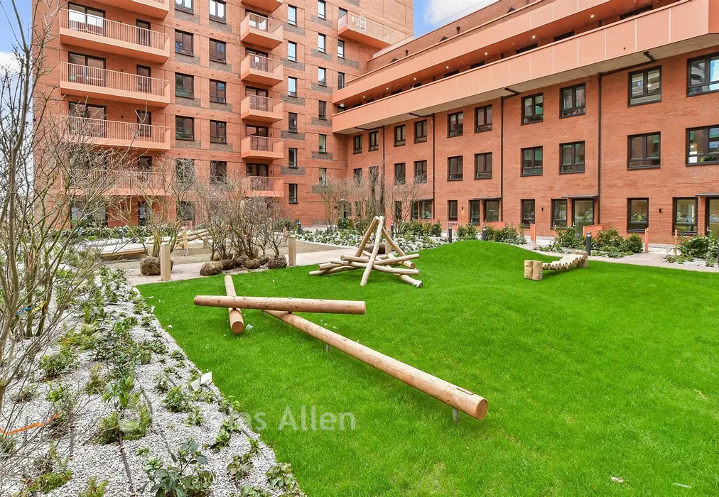 Communal Gardens - Dagenham Green, Kent Avenue, Dagenham, Essex - Wards of Kent