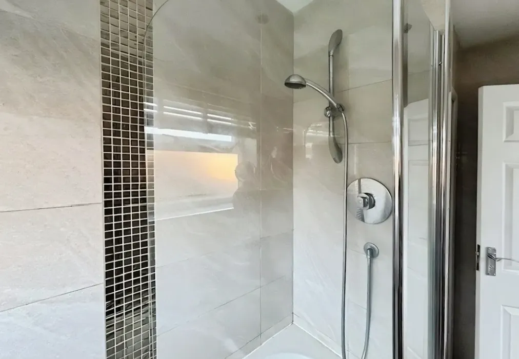 80039827-Bath 201 - Jefferson Road Sheerness ME12 - Wards of Kent