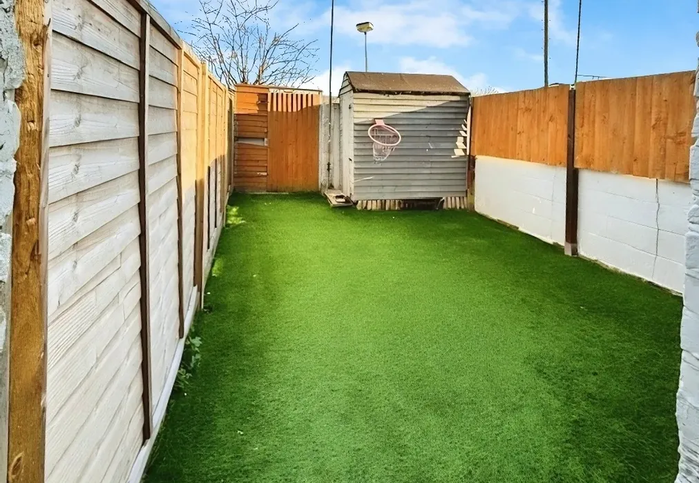 de5280ab-rear - Jefferson Road Sheerness ME12 - Wards of Kent