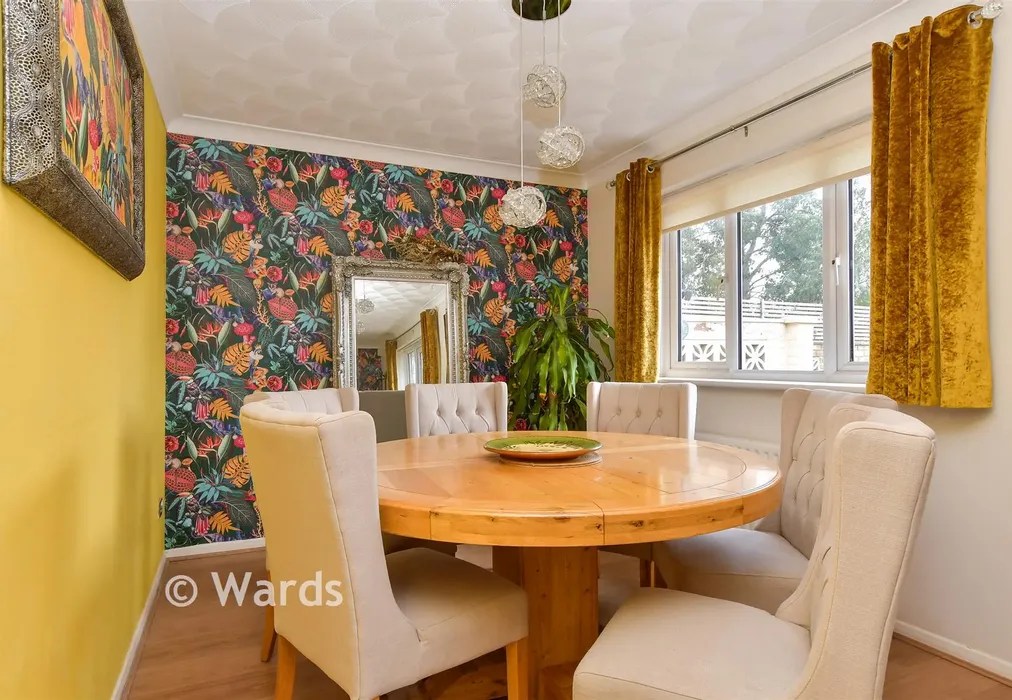 Lounge/Diner - Avery Way, Allhallows, Rochester, Kent - Wards of Kent