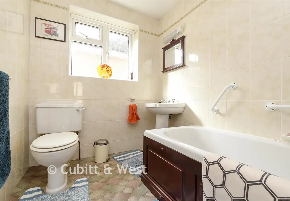 Bathroom - Balcombe Gardens, Horley, Surrey - Wards of Kent