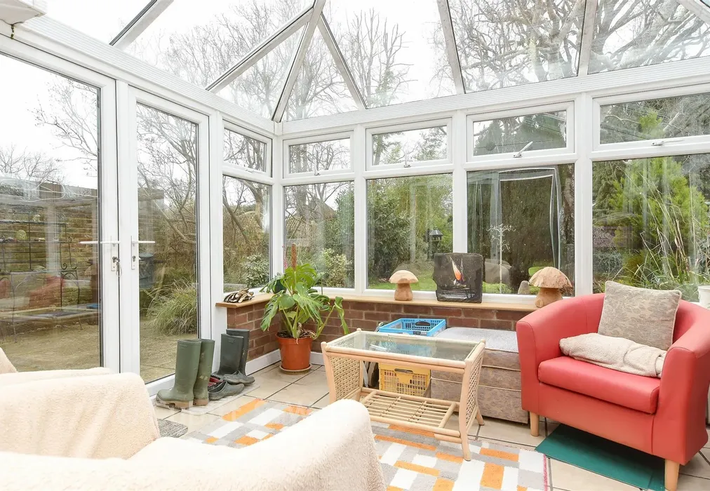 Conservatory - Balcombe Gardens, Horley, Surrey - Wards of Kent