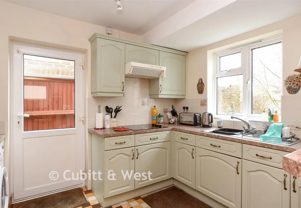 Kitchen - Balcombe Gardens, Horley, Surrey - Wards of Kent