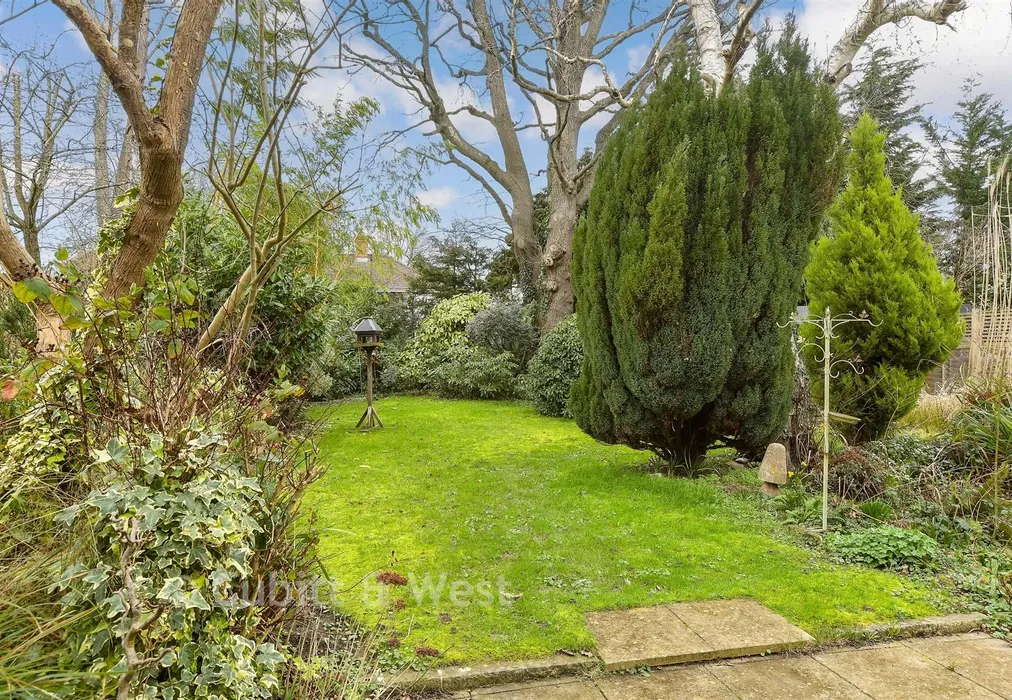 Rear Garden - Balcombe Gardens, Horley, Surrey - Wards of Kent